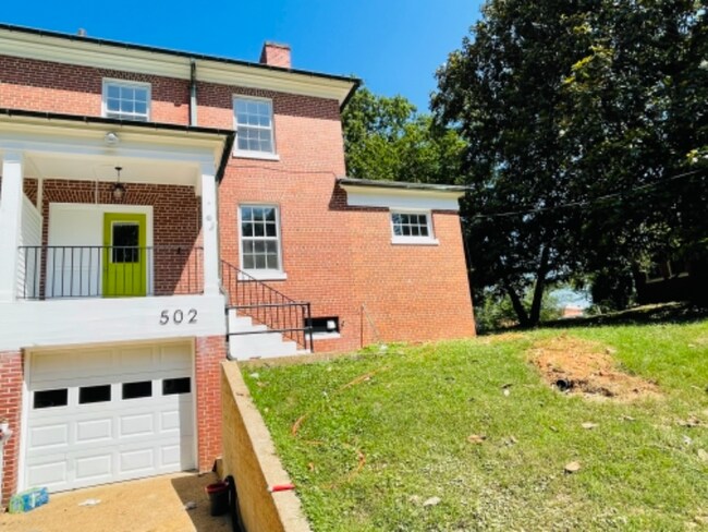 Building Photo - 502 N Thomas Rd