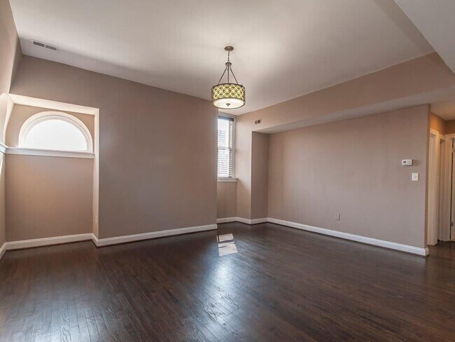 Foto del edificio - 617 W Lexington St