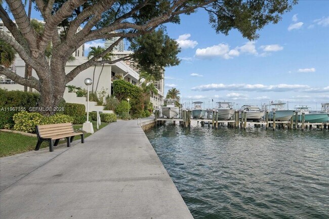 Foto del edificio - 1915 Brickell Ave