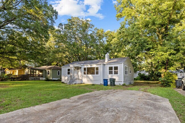 Building Photo - Charming 3 Bedroom, 2 Bathroom house