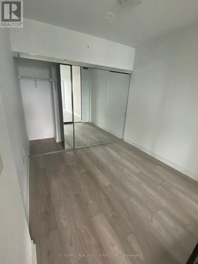 Photo du bâtiment - 2920 Hwy 7