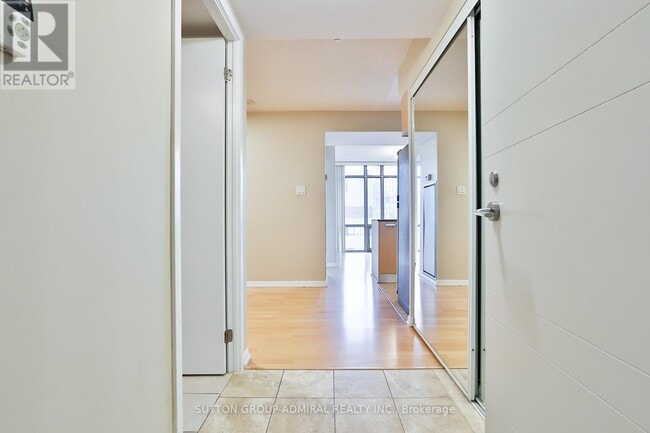 Building Photo - 38 Grenville St