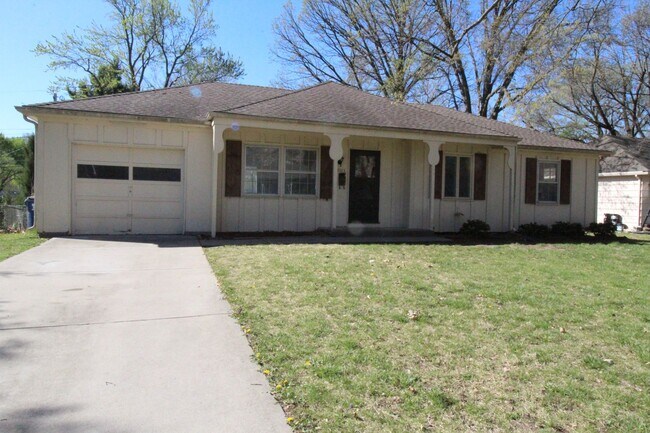 Building Photo - 3 Bedroom House in Overland Park