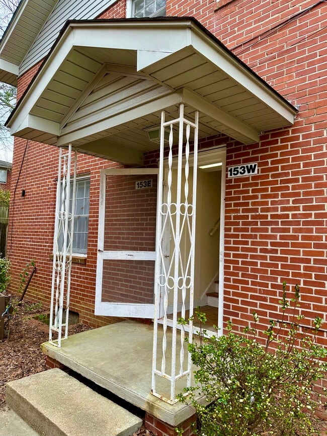 Building Photo - 153E S Ross St