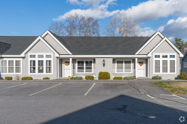 Building Photo - Carriage House Community