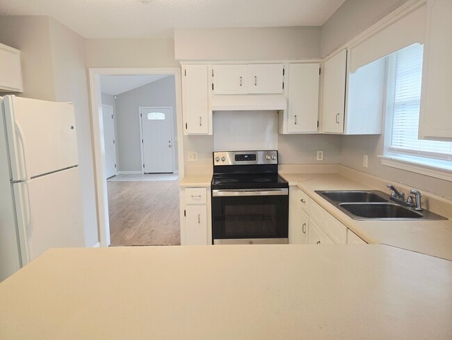 Building Photo - 212 E Mell St