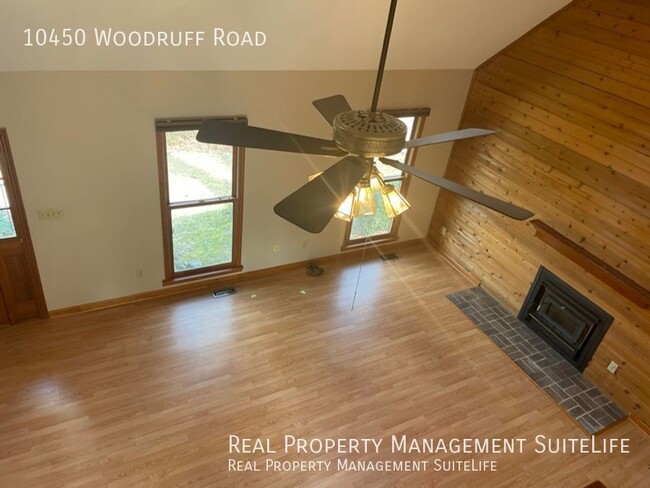 Foto del edificio - 10450 Woodruff Rd