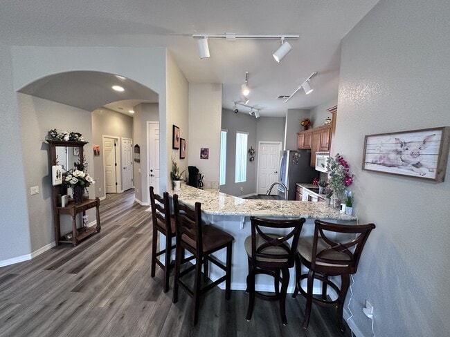 Building Photo - 2836 Esmerelda Dr
