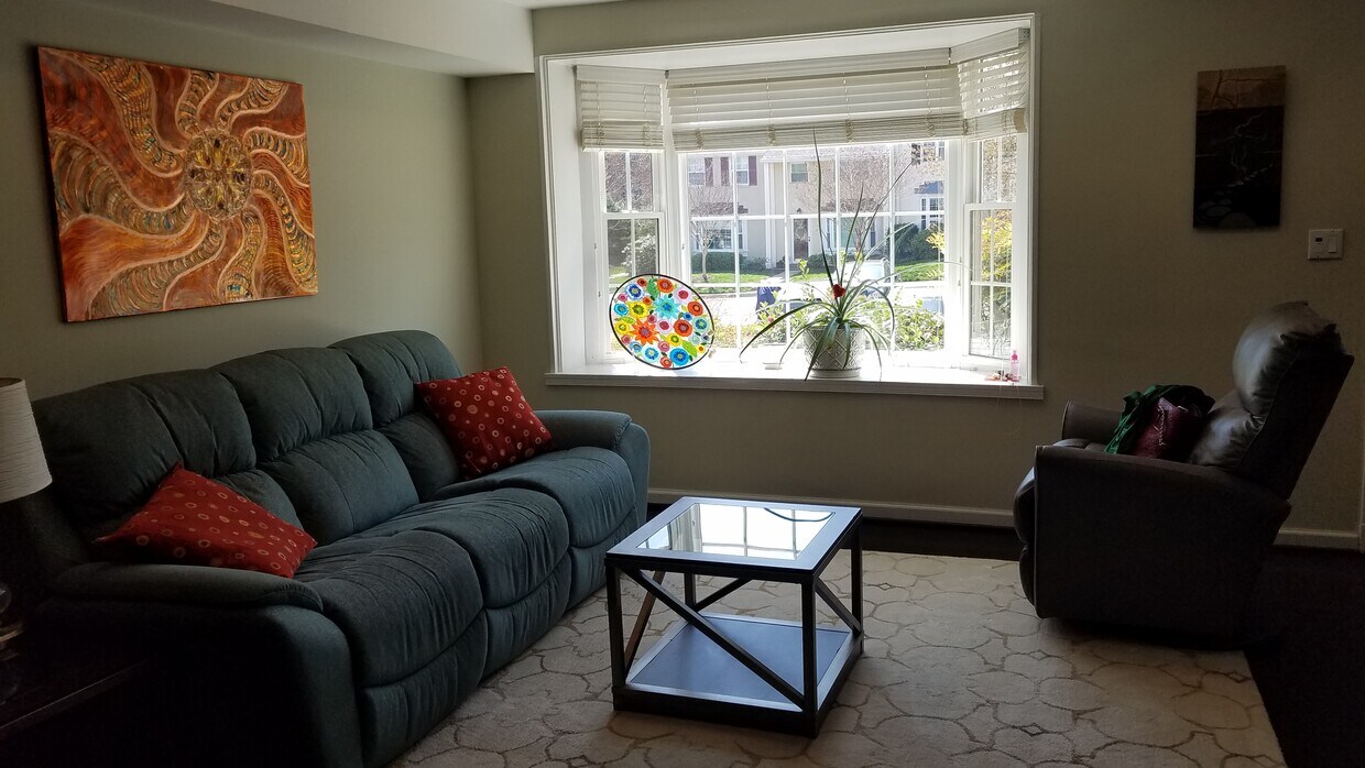 living room - 3817 Keller Ave