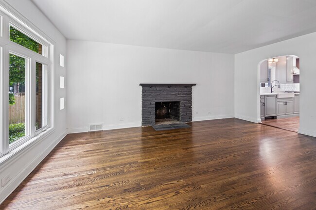 Foto del edificio - 6114 N Lenox Ave