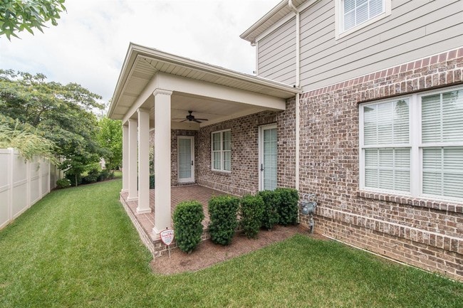 Building Photo - 3414 Country Club Dr