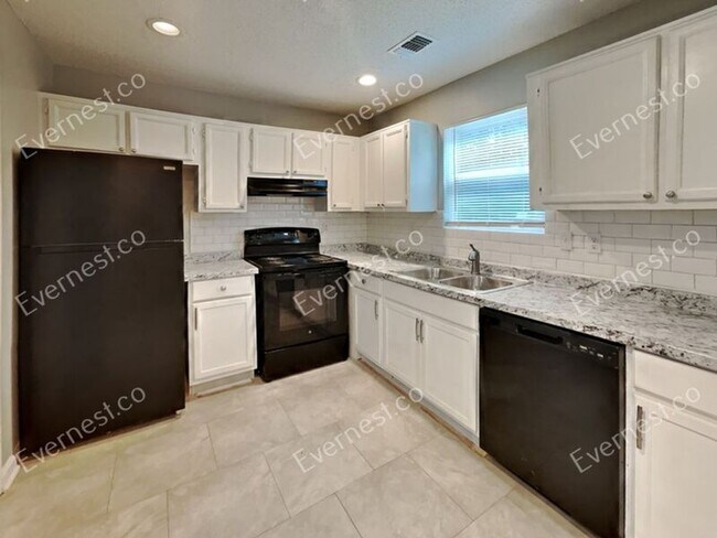 Foto del edificio - 5671 Pine Gate Dr