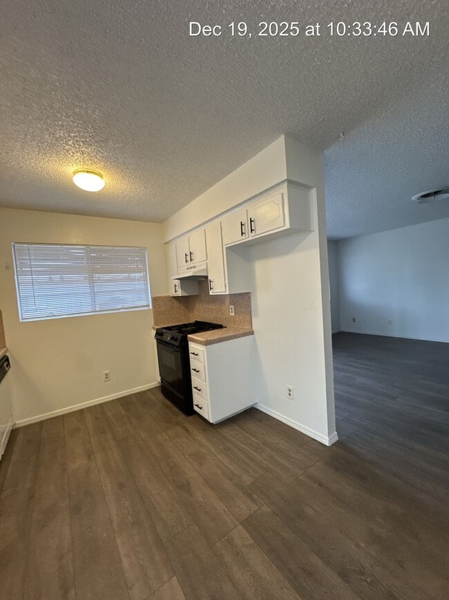 Building Photo - 3811