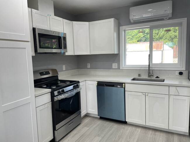 Building Photo - 3025 Broadmoor Blvd
