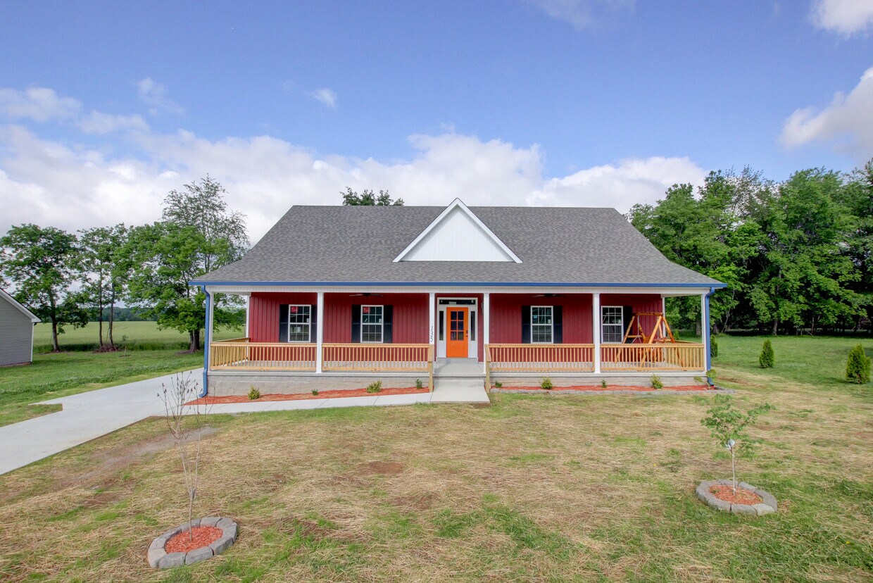 Foto principal - 135 Riverbend Dr