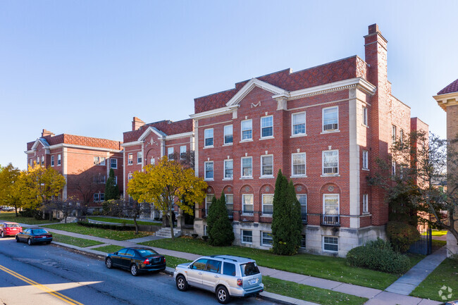 Street Parking Available for Residents - Palmer Park Estates