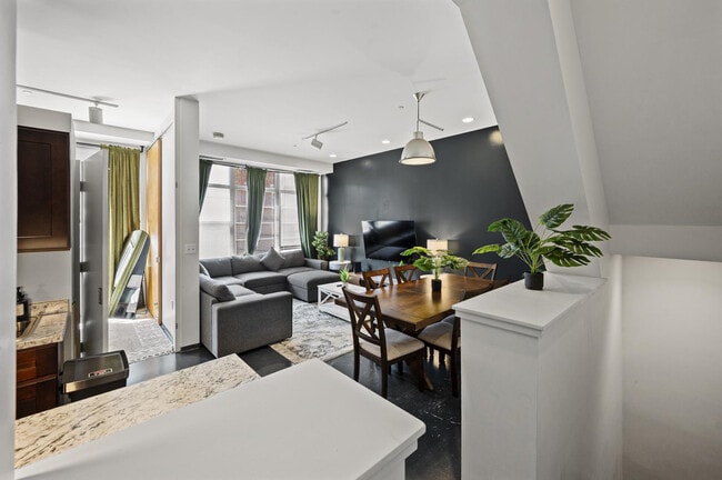 Building Photo - 160 E Berkeley St