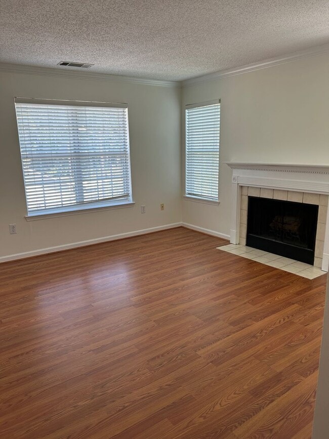 Foto del edificio - Rare Hoover Creek Condo with One Car Garage