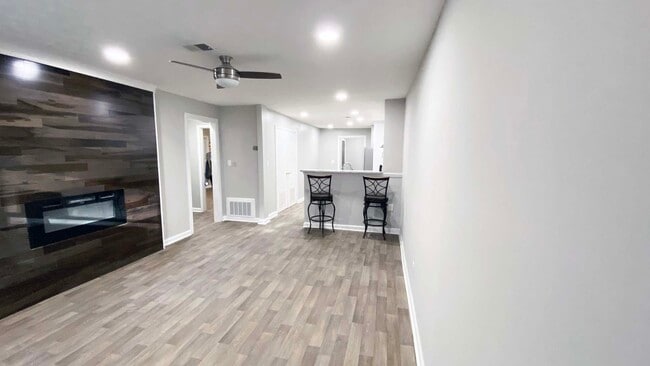 Building Photo - 6476 Voyles Dr