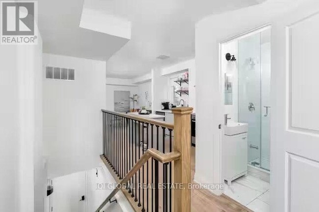 Building Photo - 525 Ossington Ave