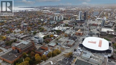 Building Photo - 116 Bay St N