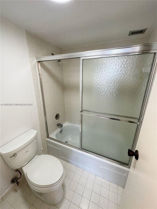 Foto del edificio - 600 Three Islands Boulevard