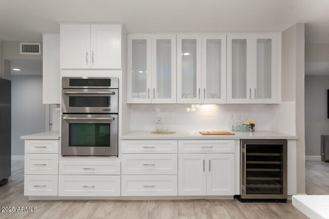Building Photo - 4614 S Kachina Dr
