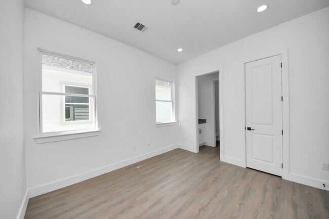 Foto del edificio - 4129 E Toliver St