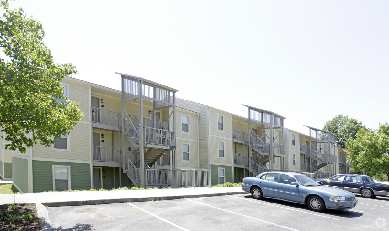 Primary Photo - Valley Oaks Apartments