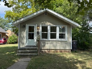 Building Photo - 1645 E Bowman St