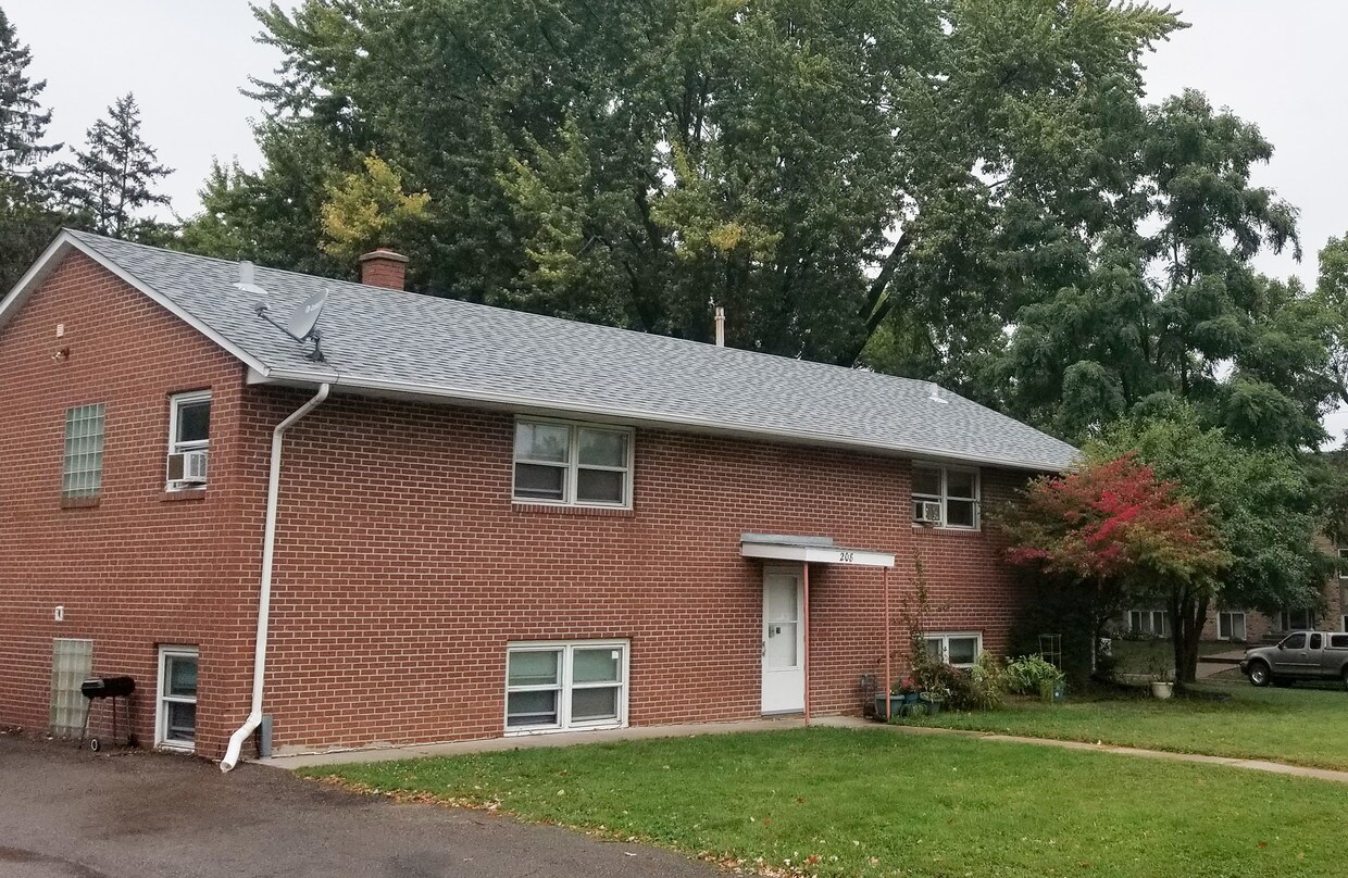 4 Plex Building - 220 3rd Ave SW