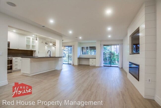 Building Photo - 2 br, 2 bath House - 4009 Canario St. #D