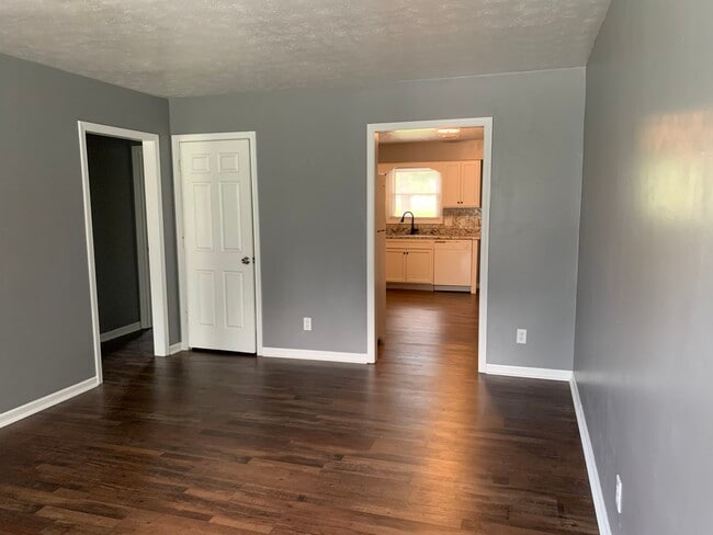 Living room - 3718 Creekside Ct