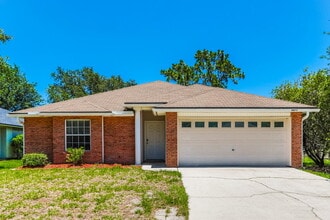 Building Photo - 8073 Leafcrest Dr