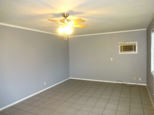 Building Photo - Coming Soon - Cute & Convenient Springfield Home.