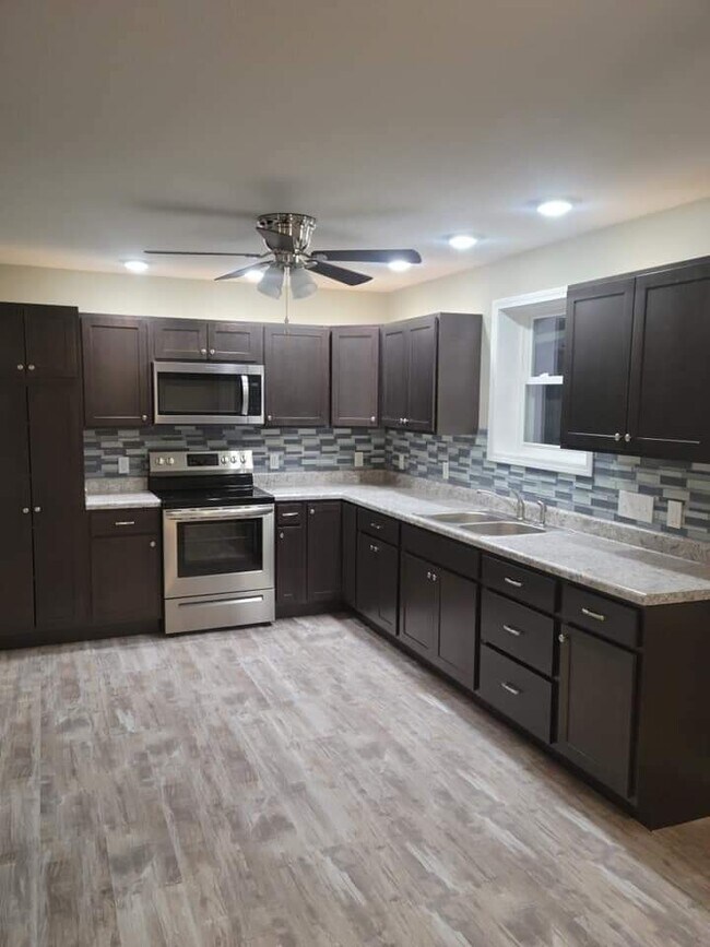 Foto del edificio - 407 E Center St