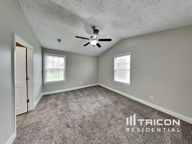 Building Photo - 426 Golf Club Ln