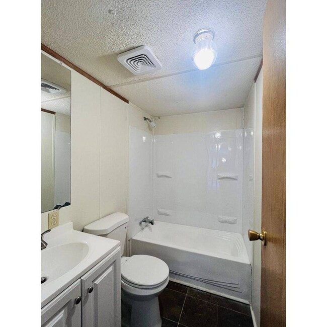 Building Photo - 301 Reid Ct