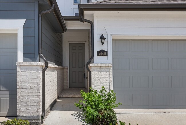 Building Photo - 7449 Hinsdale Dr