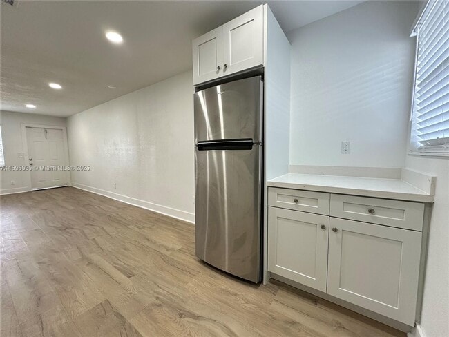 Building Photo - 116 NW 2nd Ave