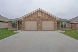 Building Photo - 613 Lost Trl