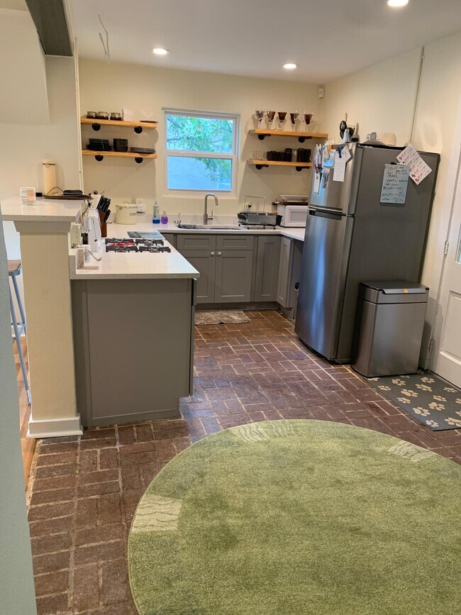 Brand new kitchen - 1504 Ashwood Road
