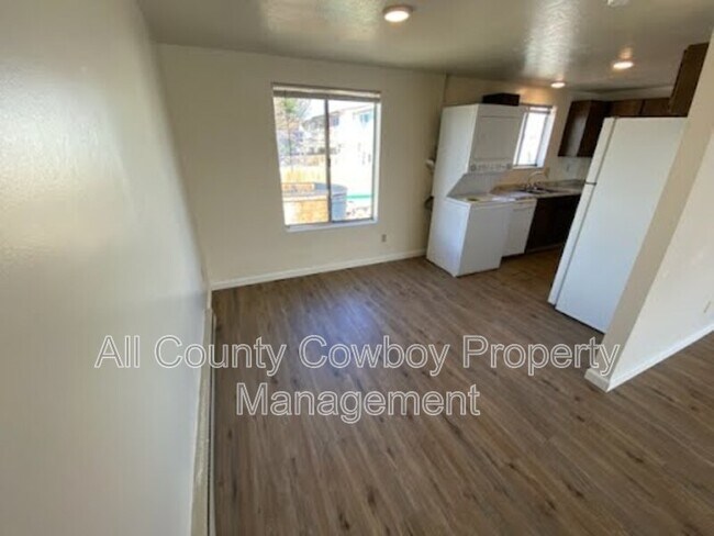 Building Photo - 704 Ferris Ct