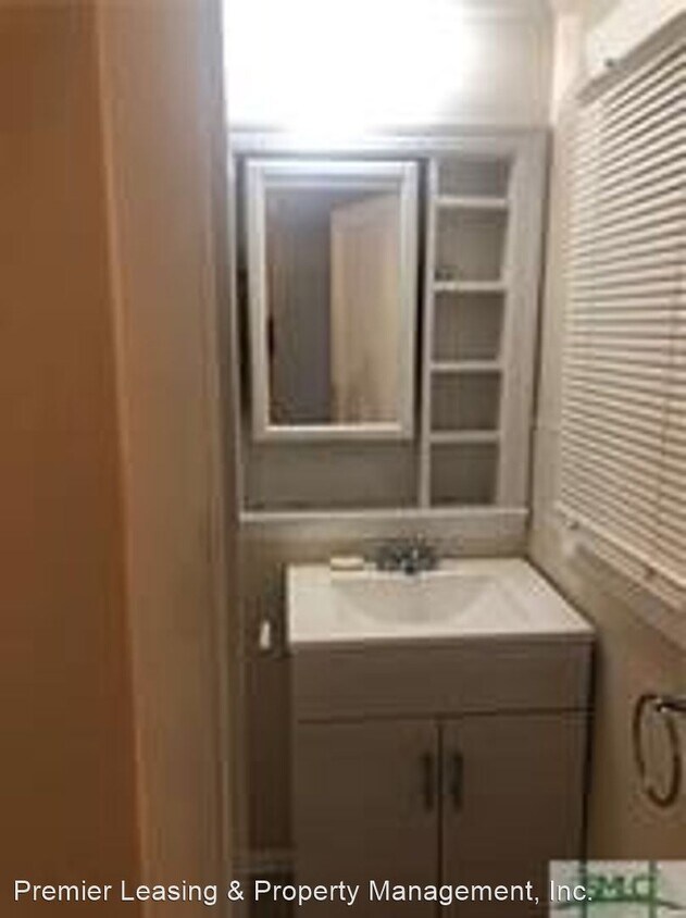 Building Photo - 2 br, 1 bath House - 8726 1/2 Hurst Ave