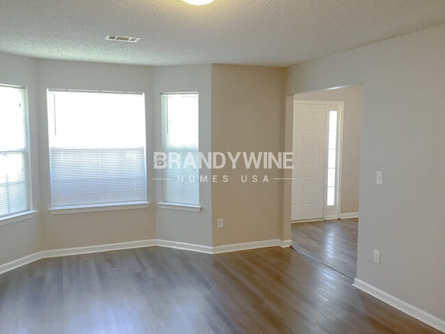 Foto del edificio - 1667 Cutters Mill Dr