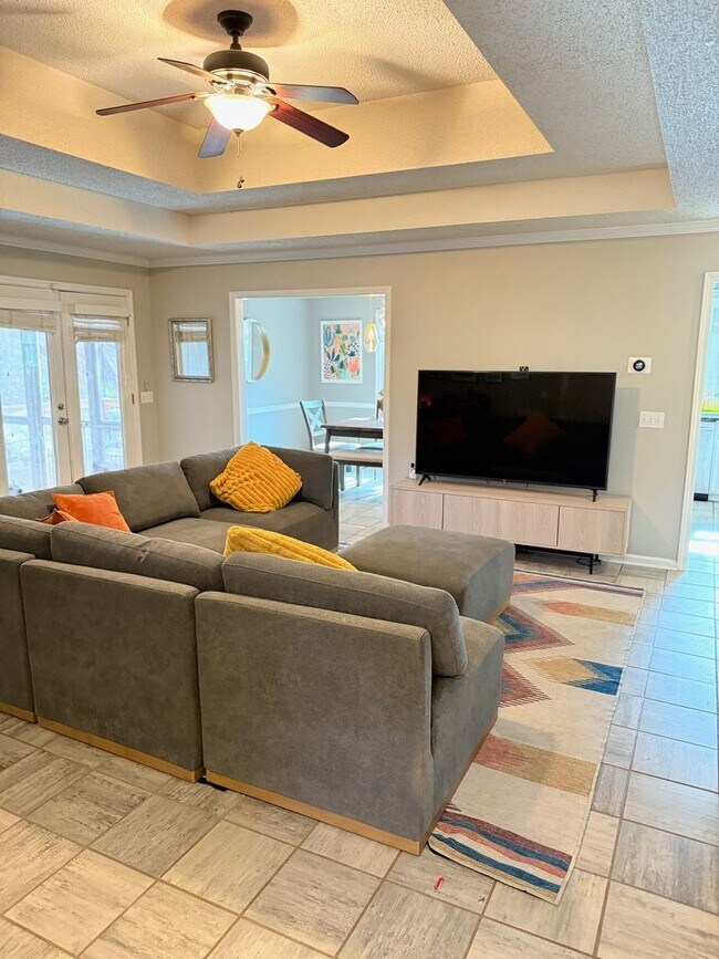 Building Photo - Spacious Home with Large Fenced Yard in Woods of Habersham!