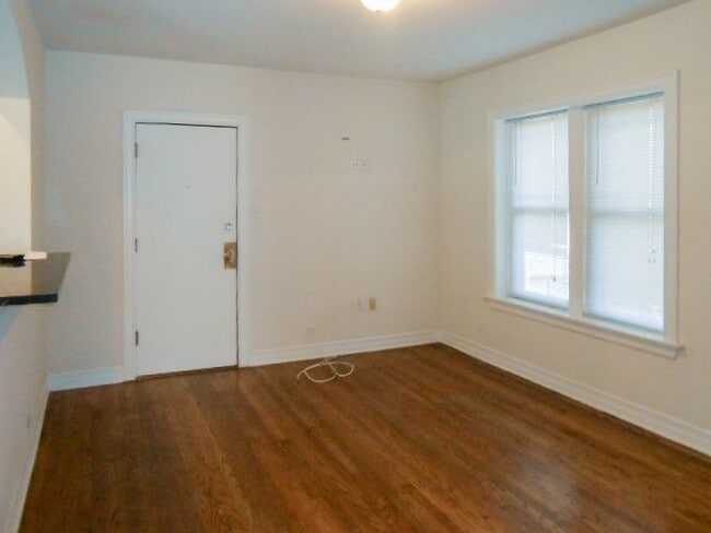Building Photo - 3810 N Sheffield Ave