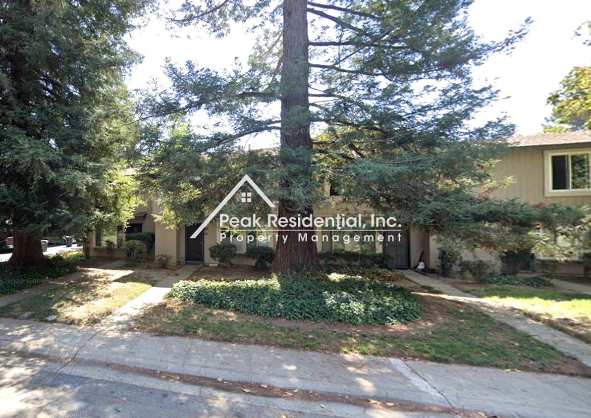 3 br, 1.5 bath House 8736 Woodman Way House Rental in Sacramento