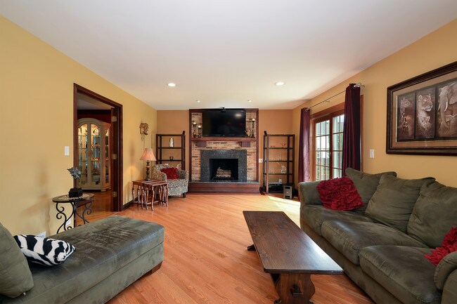 Building Photo - 1605 Laburnum Rd