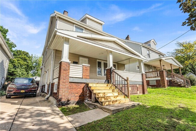 Building Photo - 8517 Bancroft Ave